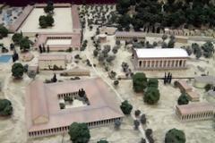 Πως καθιερώθηκε οι αθλητές να αγωνίζονται γυμνοί στην αρχαιότητα. Η γυμνότητα προσέβαλε τα χριστιανικά ήθη και ήταν βασικός λόγος που σταμάτησαν οι Ολυμπιακοί Αγώνες