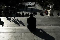 Στις επιπτώσεις της οικονομικής κρίσης στην ψυχική υγεία των Ελλήνων εστιάζει το BBC – Ποιο ταμπού έσπασε;