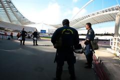 Aστυνομικός κοιμήθηκε στην κερκίδα του ΟΑΚΑ (ΦΩΤΟ)