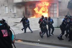 Τίρανα: Τραυματίες διαδηλωτές και αστυνομικοί στην διαδήλωση κατά του Ράμα