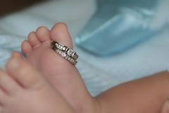 Μάνα είναι αυτή που γεννάει ή αυτή που μεγαλώνει;  Την απάντηση δίνει ένα κορίτσι που έχει και τις δυο