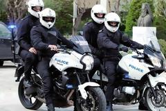 Επίθεση σε αστυνομικούς στα Εξάρχεια - Ένας τραυματίας