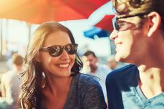 Πώς μια γυναίκα μπορεί να καταλάβει αν αρέσει σε έναν άνδρα; Οι ερευνητές βρήκαν ένα απλό τρικ