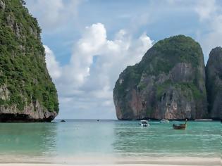 Φωτογραφία για Διάσημη παραλία στην Ταϊλάνδη κλείνει μέχρι το 2021