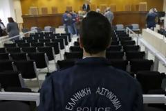 Δίκη Χρυσής Αυγής: Ο φίρερ προσπαθεί να σώσει το σαρκίο του ρίχνοντας στην πυρά στελέχη και μέλη