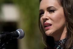 Σε «σεξουαλική απεργία» καλεί τις γυναίκες η σταρ Αλίσα Μιλάνο