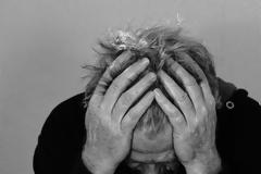 Άνδρες οι περισσότεροι αυτόχειρες στην Ελλάδα - Τι δείχνουν τα επίσημα στοιχεία