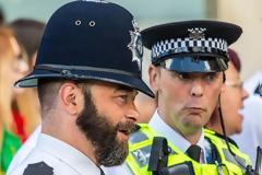 Σε όλον τον κόσμο επιτρέπεται το μούσι στους ένστολους αστυνομικούς, γιατί όχι και στην Ελλάδα - του Ηλία Βρέντα