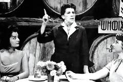 ΤΑ ΕΥΤΡΑΠΕΛΑ ΤΟΥ ΠΑΡΑΒΑΝ: Η «μαλαγάνα» γιαγιά, οι… όρχεις του εφόρου και ο… Βαλύρης