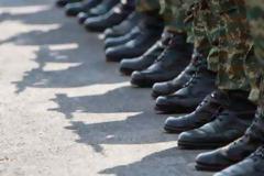 Ένας στρατιώτης παιδί μονογονεϊκής οικογένειας θέτει ερωτήματα