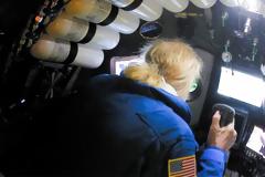 Έκανε τη βαθύτερη κατάδυση στην ιστορία στην Τάφρο των Μαριανών και βρήκε στον βυθό... σκουπίδια!