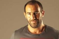 Αντώνης Κανάκης: Ανακοίνωσε το φινάλε για «Ράδιο Αρβύλα» και «Βινύλιο»!