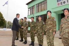 Ο Κυριάκος Μητσοτάκης και οι χωρίς ''χακί'' ανακοινώσεις επίσκεψη του στην 1η Στρατιά