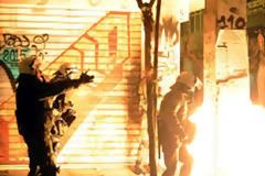 Εξάρχεια: Επίθεση αγνώστων με μολότοφ σε διμοιρία των ΜΑΤ