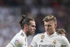 Η Παρί απλώνει 