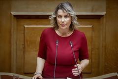 Παπακώστα για επιθέσεις: Η Δημοκρατία δεν μπορεί να δέχεται εκβιασμούς και δεν δέχεται και δεν τρομοκρατείται