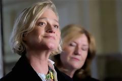 Βέλγιο: Ο πρώην βασιλιάς Αλβέρτος Β' αντιμέτωπος με πρόστιμο αν ξαναρνηθεί τεστ DNA