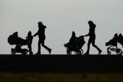 Οι άνδρες που καθυστερούν την πατρότητα θέτουν σε αυξημένο κίνδυνο τη μητέρα και το αγέννητο παιδί τους