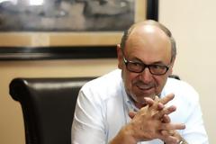 Συμβαίνουν κι αυτά: Ο δήμαρχος Ναυπάκτου δεν πήρε επί πέντε χρόνια μισθό και αγόρασε οικόπεδα για σχολείο και πλατεία!