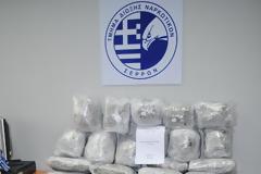 Χειροπέδες σε τρία άτομα που διακινούσαν ναρκωτικά