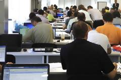 Πάρτι με προσλήψεις 93.000 συμβασιούχων και μετακλητών σε 4 χρόνια..