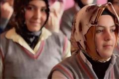 Γερμανία: Σκέψεις για απαγόρευση της ισλαμικής μαντίλας για τις μαθήτριες