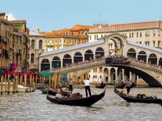Φωτογραφία για Η Βενετία βάζει πρόστιμα σε ιερόδουλες, μεθυσμένους και ημίγυμνους τουρίστες