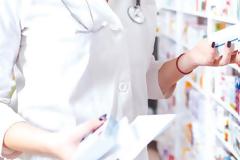 Μειωμένη συμμετοχή ασθενών σε φάρμακα και ωράριο φαρμακείων: Πώς διαμορφώνονται με νέα τροπολογία;