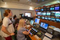 Τέλος στις αναμεταδόσεις...