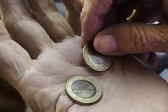 Η «13η σύνταξη»  αποκάλυψε τις νέες συντάξεις: Στο 38% το «ψαλίδι» του Νόμου Κατρούγκαλου - του Νίκου Μπλάνη