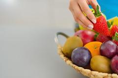 Ποιο φρούτο βοηθά την υγεία του εγκεφάλου και τη μνήμη μας;