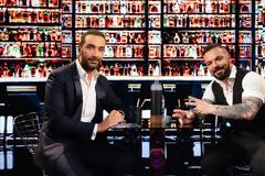 Η εξομολόγηση Τριαντάφυλλου στον Κοκλώνη: «Κυνηγούσα μια γυναίκα 3 χρόνια για να καταφέρω να τη φιλήσω. Τελικά την παντρεύτηκα»