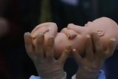 Νόμο που απαγορεύει τις αμβλώσεις ακόμη και στις περιπτώσεις βιασμών ή αιμομιξίας υιοθέτησε το Μιζούρι