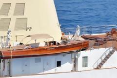 Το πλωτό παλάτι του Ωνάση ανακαινίστηκε και άραξε στο Μεσολόγγι