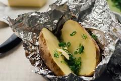 Διαβάστε γιατί η χρήση του αλουμινόχαρτου στο φαγητό εγκυμονεί κινδύνους για την υγεία μας