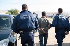 Έφοδος της Αστυνομίας σε καταυλισμό στα Εξαμίλια Κορινθίας για τον εντοπισμό διαρρηκτών