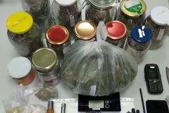 Χειροπέδες σε δύο 13χρονα κορίτσια που διακινούσαν ναρκωτικά