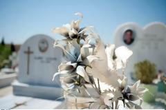 ΧΑΜΟΣ με υποψήφια σε κηδεία: «Αν ψάχνεις για σταυρούς, πήγαινε στο νεκροταφείο έχει πολλούς...»