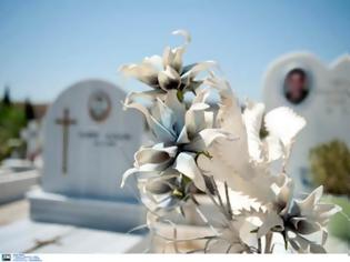 Φωτογραφία για ΧΑΜΟΣ με υποψήφια σε κηδεία: «Αν ψάχνεις για σταυρούς, πήγαινε στο νεκροταφείο έχει πολλούς...»