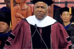 Μεγαλοεπενδυτής πήγε να εκφωνήσει ομιλία σε κολέγιο και... χάρισε $40 εκατομμύρια στους απόφοιτους!