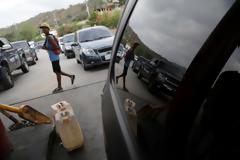 Βενεζουέλα: Ο στρατός εφοδιάζει με βενζίνη τα πρατήρια υγρών καυσίμων – Τεράστιες ουρές και οργή οδηγών