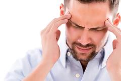 Πόνος στους κροτάφους: Πότε πρέπει να σας ανησυχήσουν;