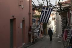 Έρευνα Deutsche Bank: Χαμηλότεροι οι μισθοί από το 2014 για τους Έλληνες - Πανάκριβα τα προϊόντα