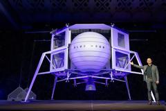 Με το Blue Moon είναι έτοιμος να αρχίσει τα ταξίδια στο Διάστημα ο Τζεφ Μπέζος!