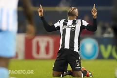 Πετροδόλαρα στα πόδια του Βαρέλα