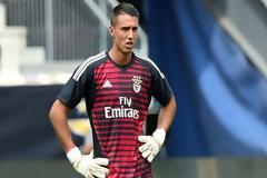 Ο Σίλεσεν διώχνει τον Βλαχοδήμο από την Μπενφίκα