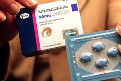 Δήμαρχος στη Γαλλία άφησε «ελεύθερο» το Viagra για να... αυξηθεί ο πληθυσμός