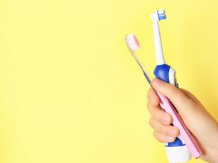 Φωτογραφία για Περιοδοντίτιδα: Νέα έρευνα για την οδοντόβουρτσα -Ηλεκτρική ή παραδοσιακή;