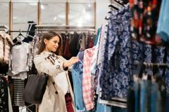 Γιατί πρέπει να πλένουμε τα καινούρια ρούχα πριν τα φορέσουμε