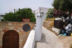 Αυτοσχέδια χωματερή σε κοινή θέα στη Λίνδο - φωτο